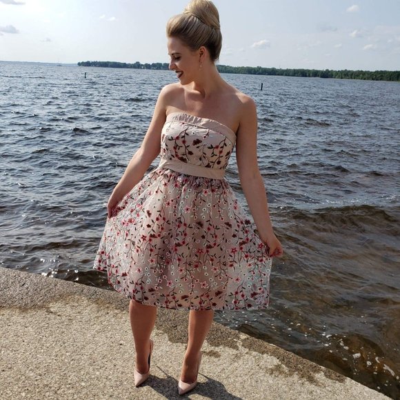 Beautiful Floral Taupe Evening Dress - Picture 2 of 2